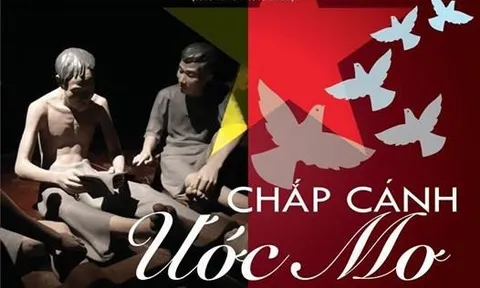 Triển lãm trưng bày “Chắp cánh ước mơ” tại Nhà tù Hỏa Lò
